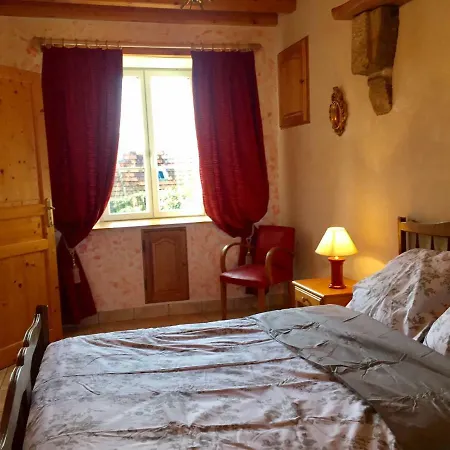 La Maison Perchee Le Vast