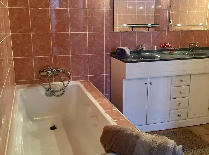 La Maison Perchée Le Vast